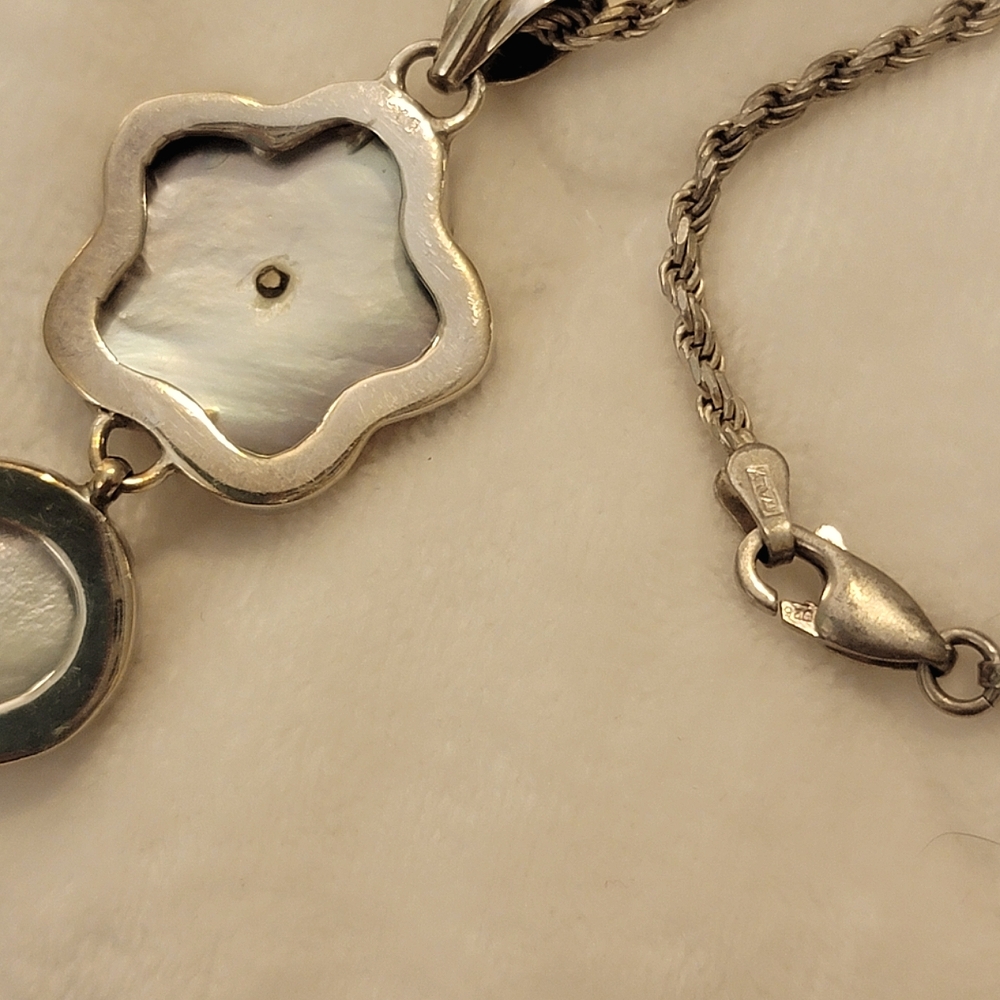 Stunning Sterling Silver Carved MOP & Pearl Flower Necklace - Picture 9 of 12